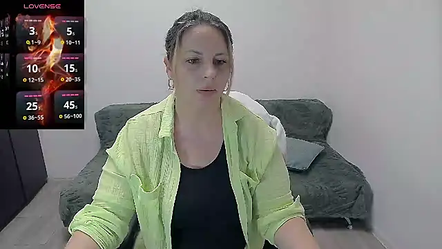 erikaerika online show from May 9, 7:21 am