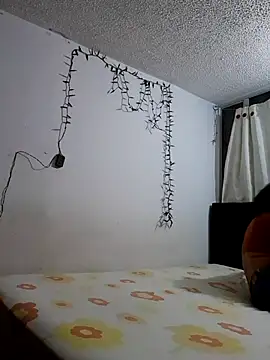 Snapshot of LUNAdeMARTE chatting on October 1, 3:22 am LUNAdeMARTE online show from October 1, 3:22 am
