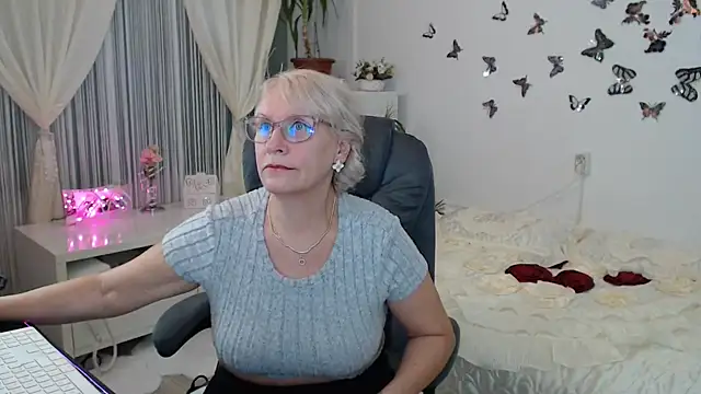 Ghertrude52 online show from October 7, 3:55 am