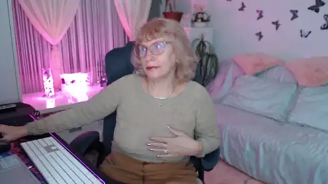 Ghertrude52 online show from November 7, 4:07 am