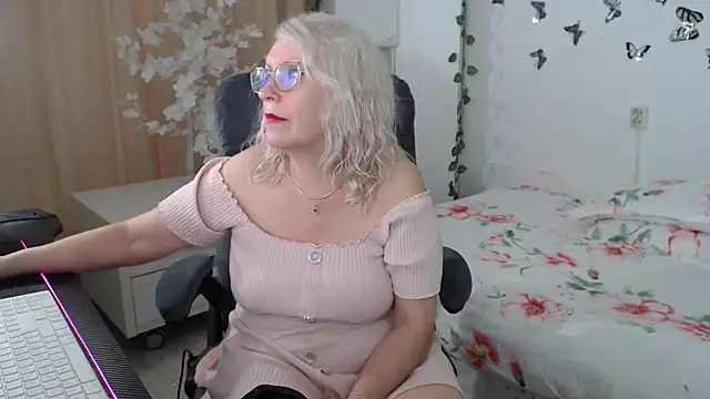 Ghertrude52 online show from May 15, 4:16 am