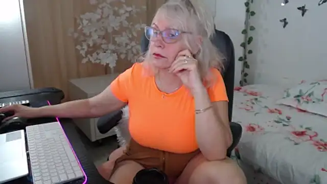 Ghertrude52 online show from May 8, 4:27 am