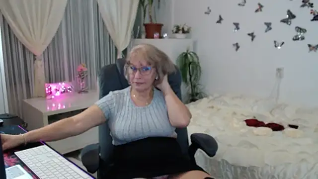 Ghertrude52 online show from October 15, 4:26 am