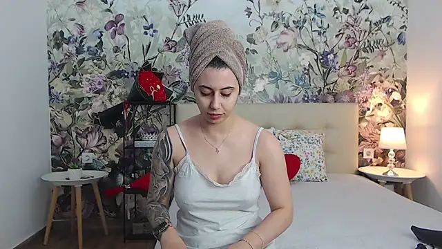 RoseDiamond06 online show from May 20, 1:52 pm