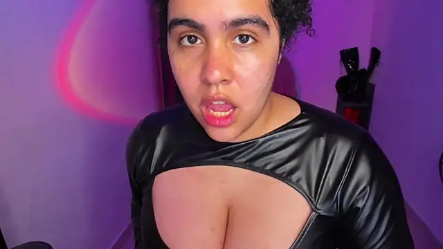 Amber smith20 online show from May 14, 2:28 am