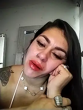 chelaqueen  online show from March 8, 1:04 pm