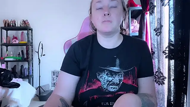 kisicaxx online show from February 16, 1:22 pm