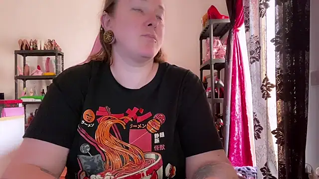 kisicaxx online show from May 6, 1:48 pm