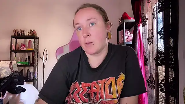 kisicaxx online show from February 25, 2:37 pm