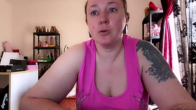 kisicaxx online show from May 17, 11:53 am