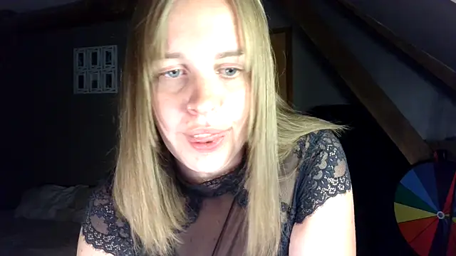 Snapshot of MissGirly chatting on September 9, 6:41 pm MissGirly online show from September 9, 6:41 pm