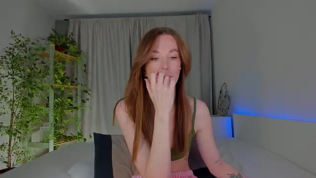 Snapshot of Masha_01 chatting on October 14, 12:19 pm Masha 01 online show from October 14, 12:19 pm