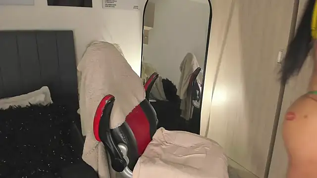 hollyprincess 2 online show from March 28, 8:36 am