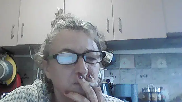 Sunnylarrah online show from September 24, 5:28 am