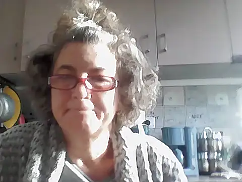 Sunnylarrah online show from September 26, 5:49 am
