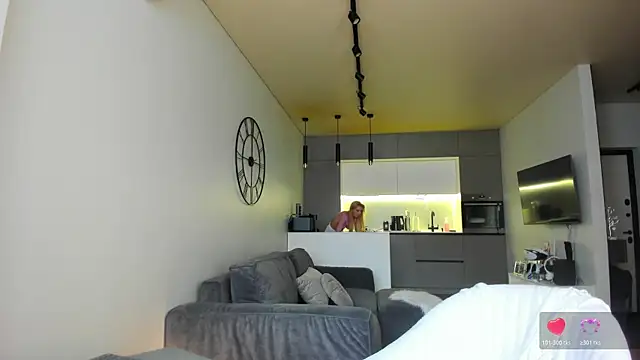 Juicy Bella online show from May 11, 11:23 am