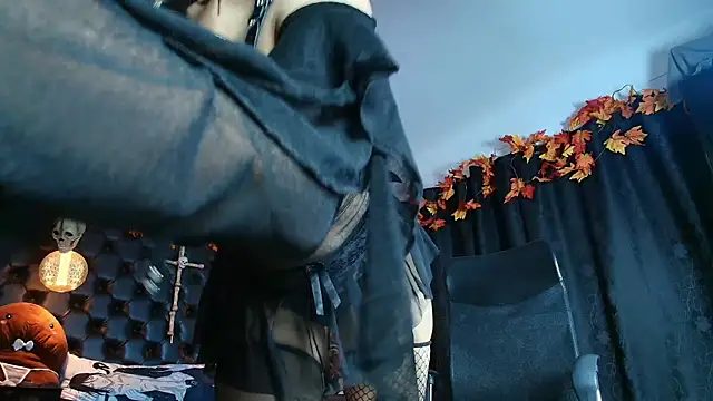 AlexHoe  online show from October 5, 7:30 pm