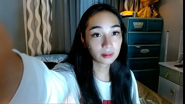 SweetLilly 18 online show from May 23, 3:49 am