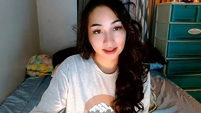 SweetLilly 18 online show from January 14, 5:34 am