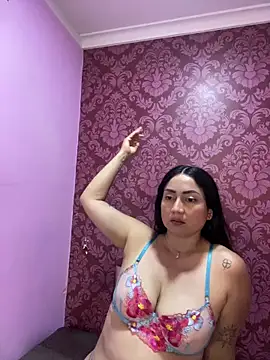 juliana diaz online show from April 30, 5:40 pm