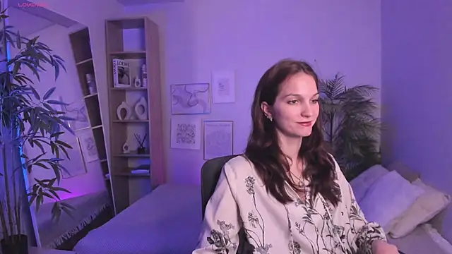 MirandaGlow online show from May 9, 5:53 am