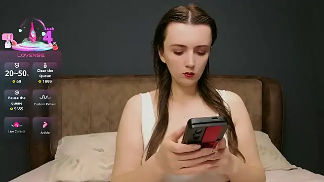 IamMolly online show from May 18, 8:15 pm