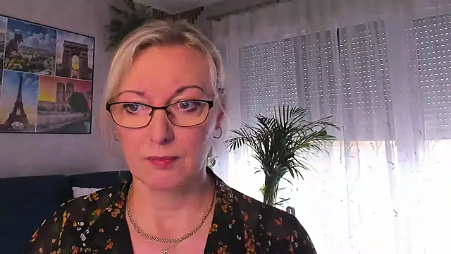 vanessa chat online show from May 18, 2:56 pm