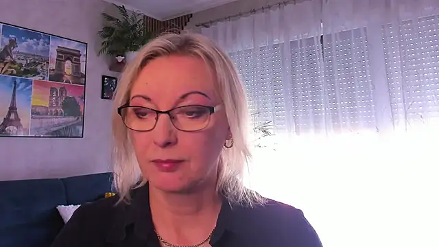 vanessa chat online show from May 4, 1:26 pm