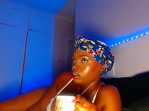 LuciousLips96 online show from May 23, 5:11 pm