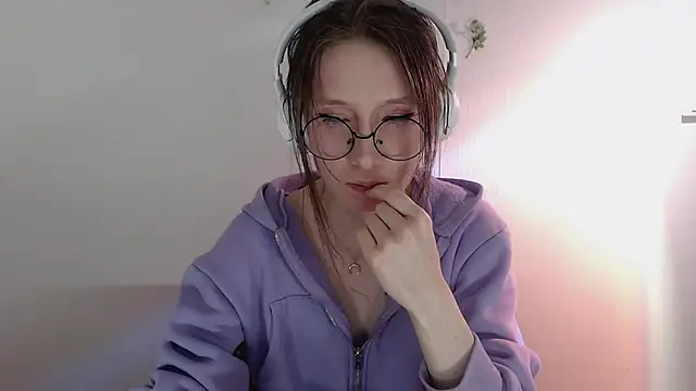  Hanna Moon  online show from May 18, 1:17 pm