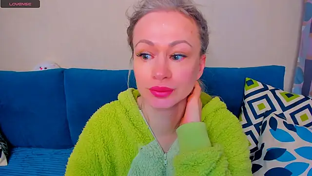 EllenMoore online show from October 13, 3:09 am