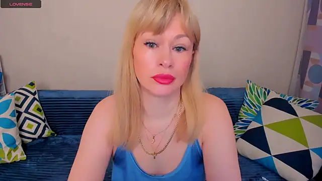 EllenMoore online show from May 8, 3:10 am