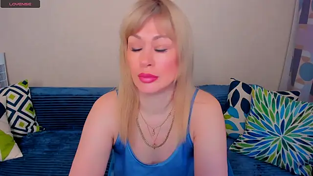 EllenMoore online show from May 9, 3:19 am