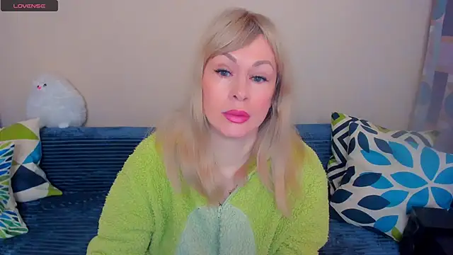 EllenMoore online show from May 1, 3:10 am