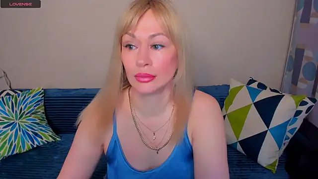 EllenMoore online show from May 24, 3:16 am