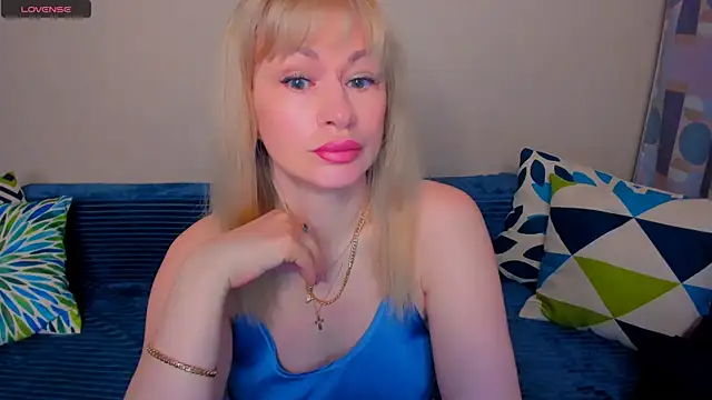 EllenMoore online show from May 23, 3:05 am
