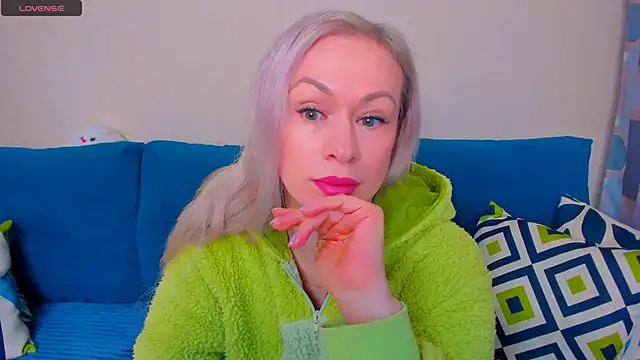 EllenMoore online show from October 18, 3:20 am