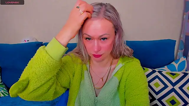 EllenMoore online show from October 19, 3:30 am