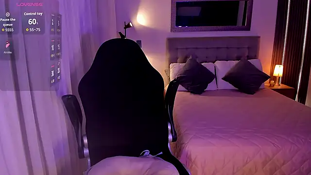 AmyWood online show from September 15, 8:05 pm