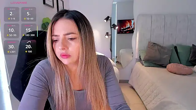 AmyWood online show from May 6, 8:35 pm