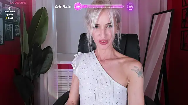 CindySw online show from May 9, 10:28 am