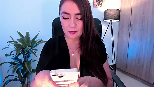 MaggieBrownn online show from December 23, 1:53 am