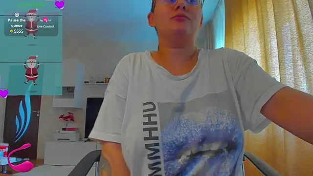 hot evil queen online show from December 1, 10:30 am