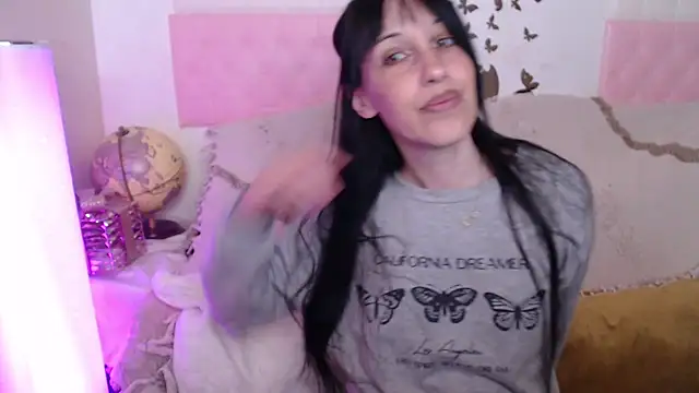 -carla- online show from May 4, 3:05 pm
