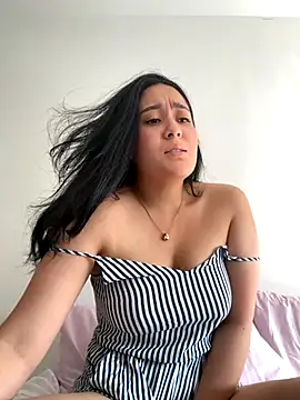 Snapshot of Nina_lovi chatting on October 22, 9:20 pm Nina lovi online show from October 22, 9:20 pm