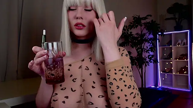 Queensy Sins online show from May 16, 3:44 pm