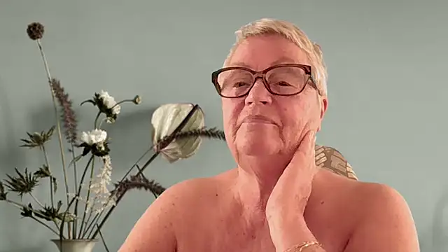 GrannyChrissy68 online show from March 20, 11:09 pm