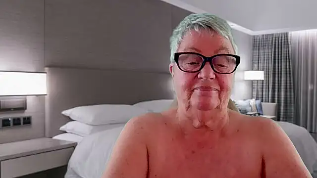 GrannyChrissy68 online show from May 22, 8:51 pm