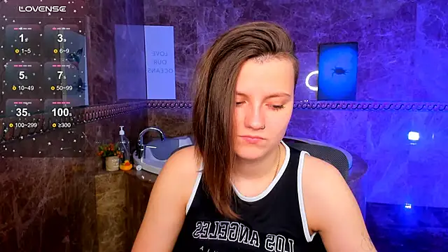 MelindaTin online show from May 24, 1:37 am