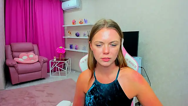 Strawberrye online show from February 4, 7:11 am